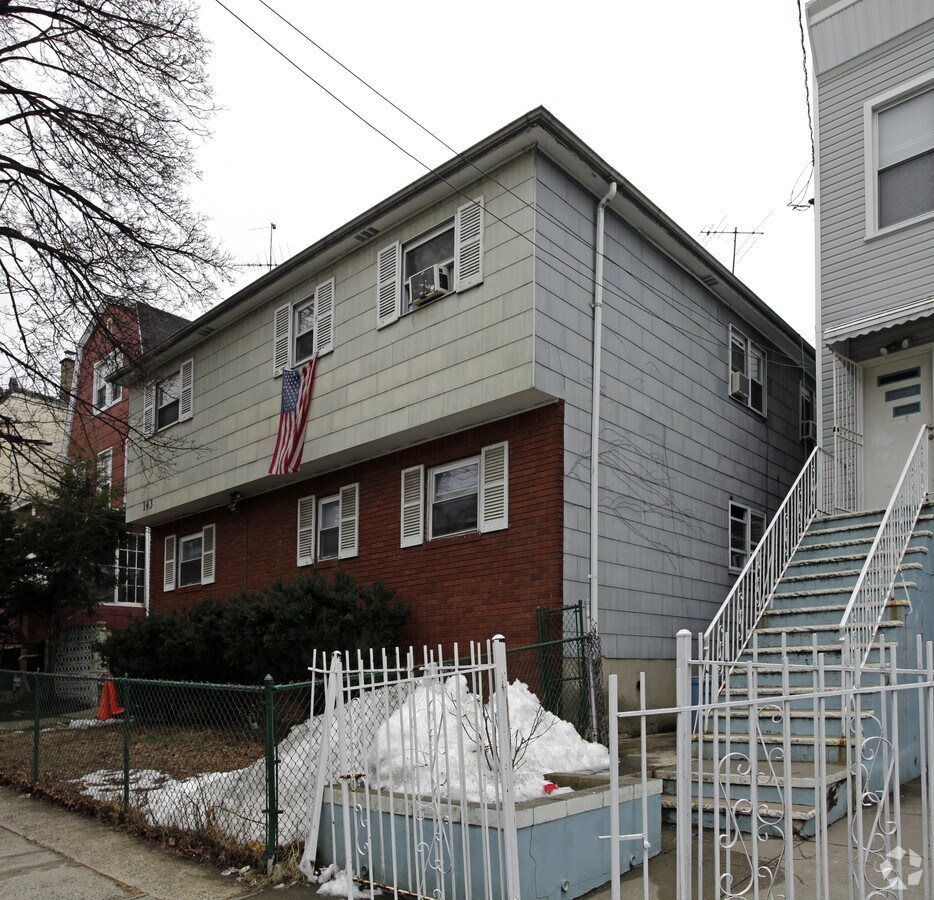 Photo - 143 Highland Ave Apartments