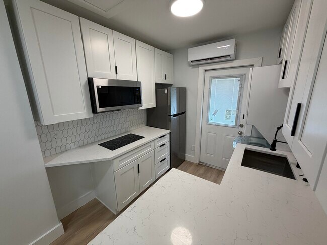 Photo - 1077 NE 34th St Unidad 2