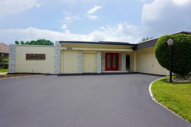 Building Photo - 4511 King Palm Dr Rental
