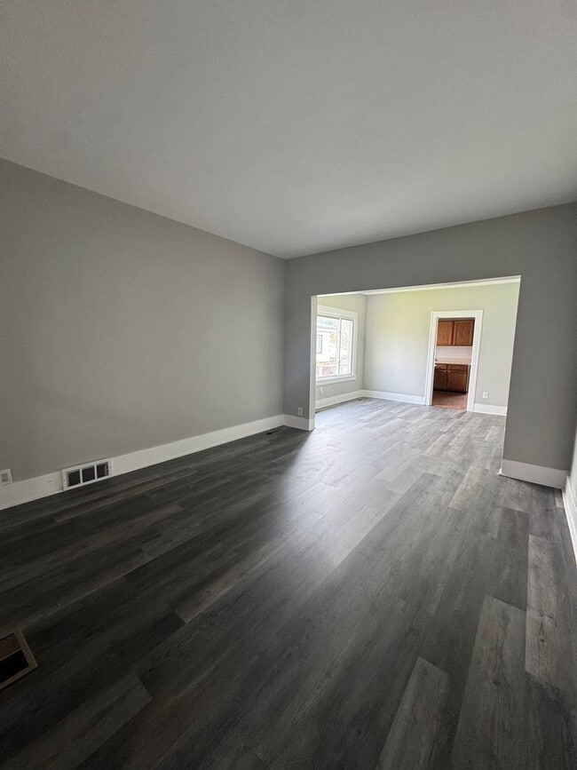 Photo - Beautiful 2-bedroom house for Rent in Lansing, IL VAILABLE NOW!!