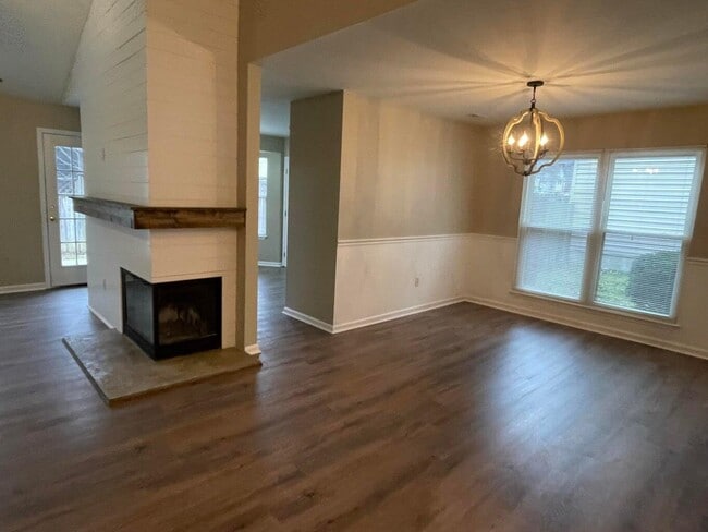 Photo - 821 Palomino Ln