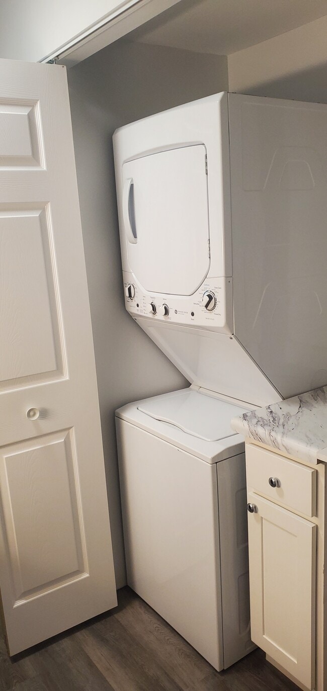 Photo - 161 W Hubbard Ave