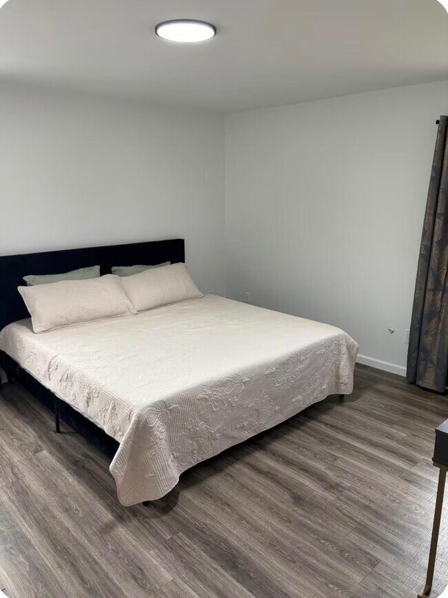 128 W 45th St Unit 2