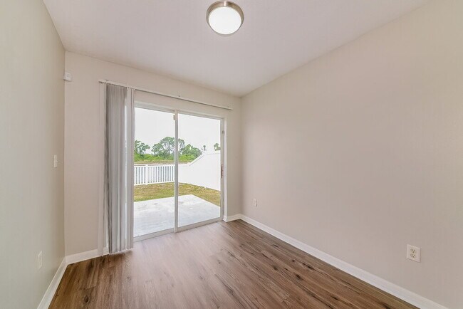 Photo - 727 Cristelle Jean Dr