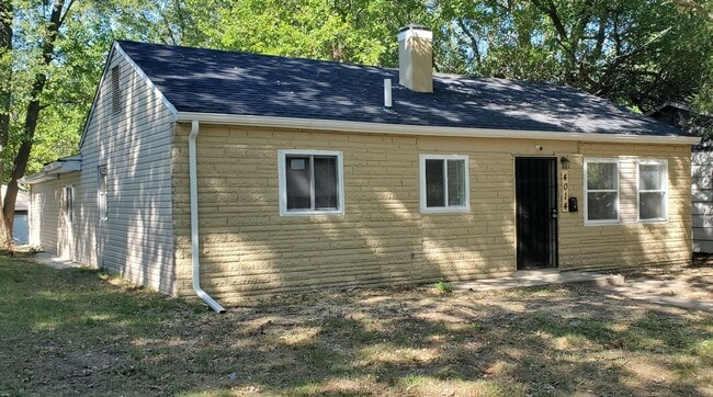Building Photo - Large Ranch Home with Garage - Section 8 A...
