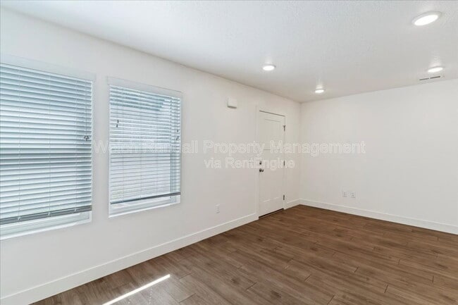 Photo - 1173 Shady Brook Ln S