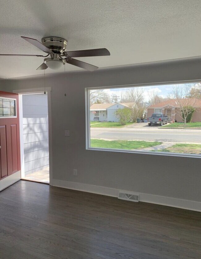 Photo - "Charming 3-Bedroom Retreat in Aurora - Cozy 1095 Sq Ft Home Ready for You!"