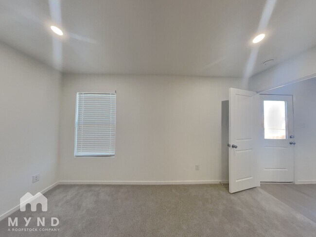 Photo - 1037 Calley Pear Trl