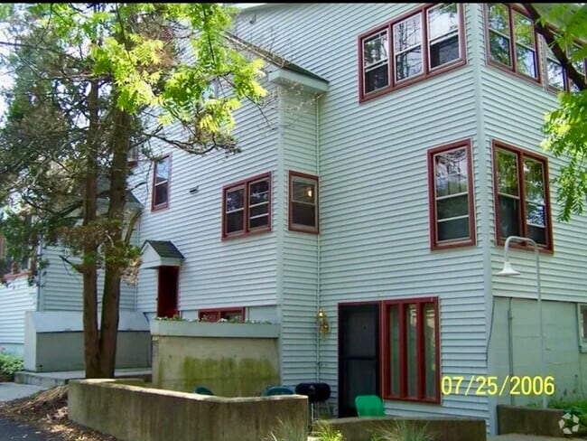 Building Photo - 1060 Danby Rd Unit 1060#4 Rental