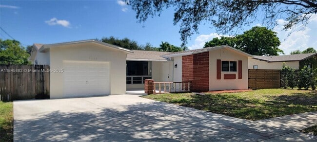 Building Photo - 9060 SW 53rd St Rental