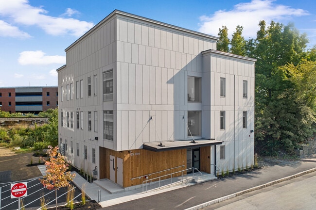 Building Photo - 69 Elm St