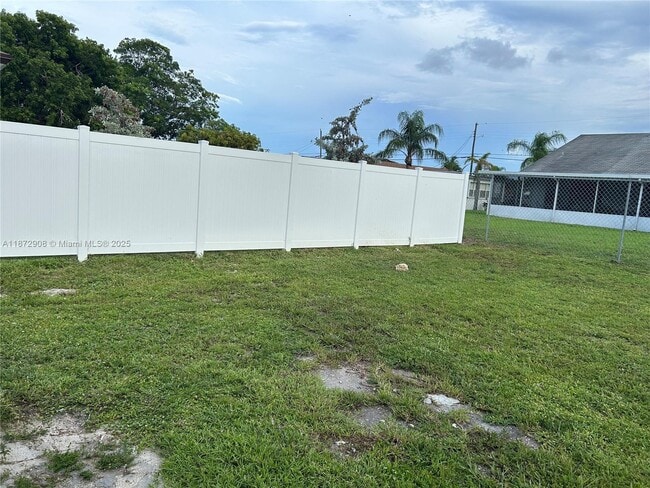 Photo - 4340 SW 24th St Unit 1