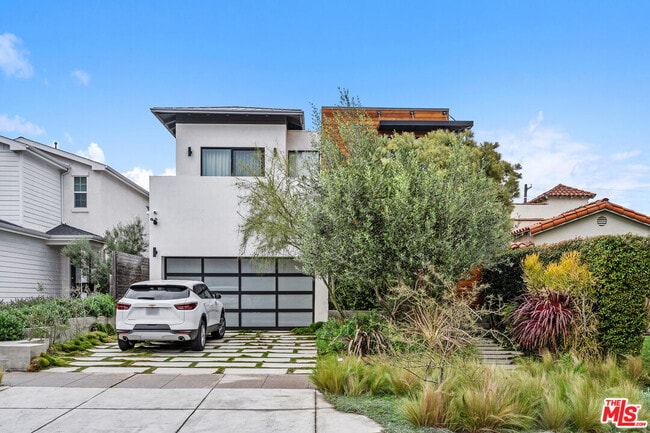 Building Photo - 2230 Malcolm Ave