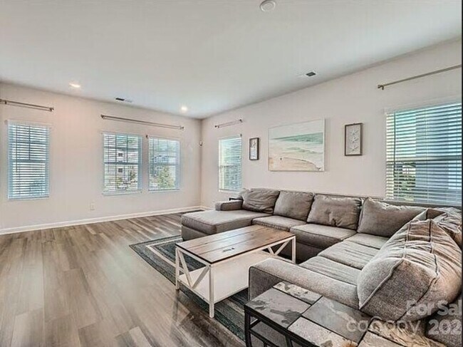 Photo - Spacious 4-Bed, 4-Bath Home with Modern Co...