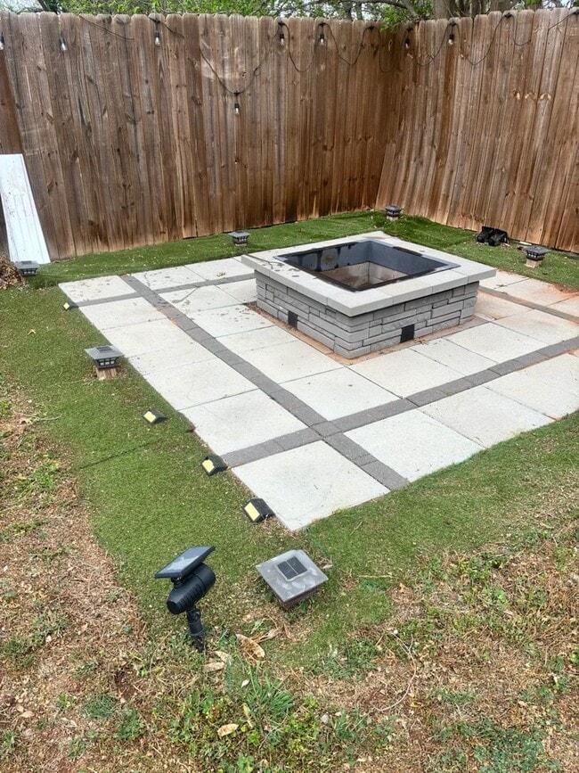 Photo - 811 Huddleston Dr