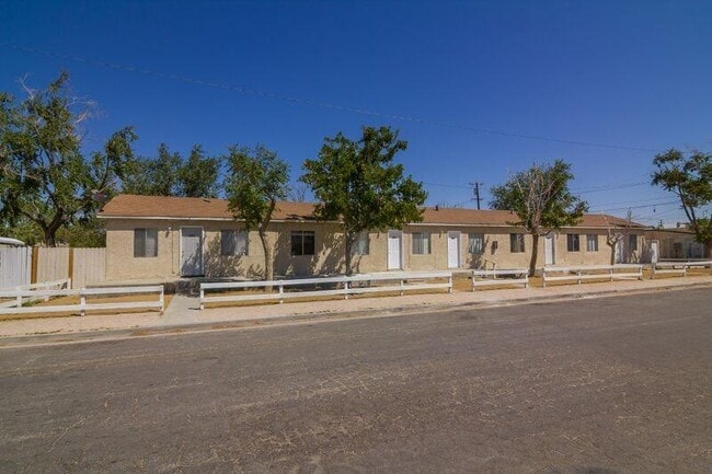 Photo - 1839 Elm St Unit 4