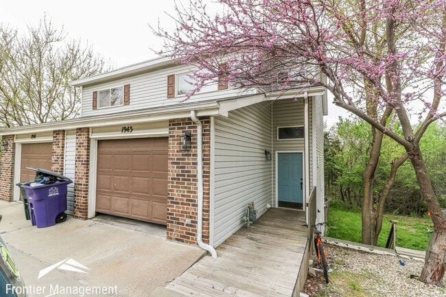 Photo - Awesome 4 bedroom duplex located in quite ...