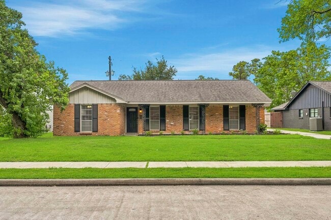 Building Photo - 10503 Shadow Wood Dr