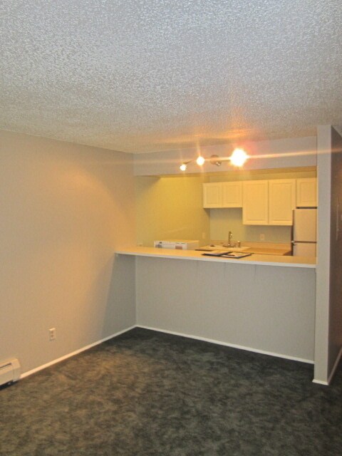Photo - One Bedroom Apartment In Two Mile Creek.  Amazing Location!