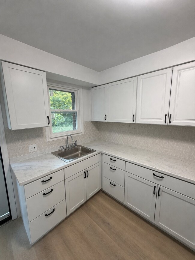 Photo - 21748 Moross Rd