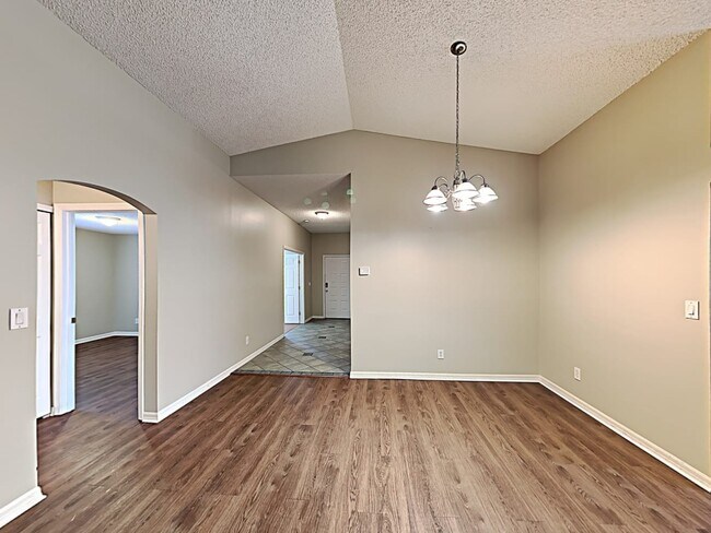 Photo - 662 Lake George Dr