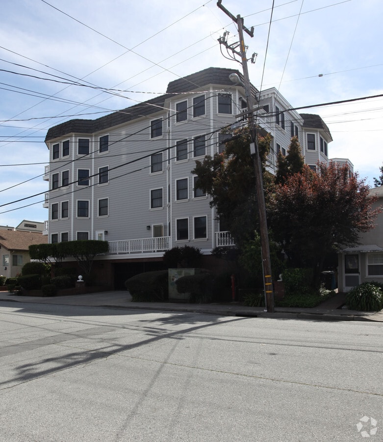 Building - 512 Walnut St