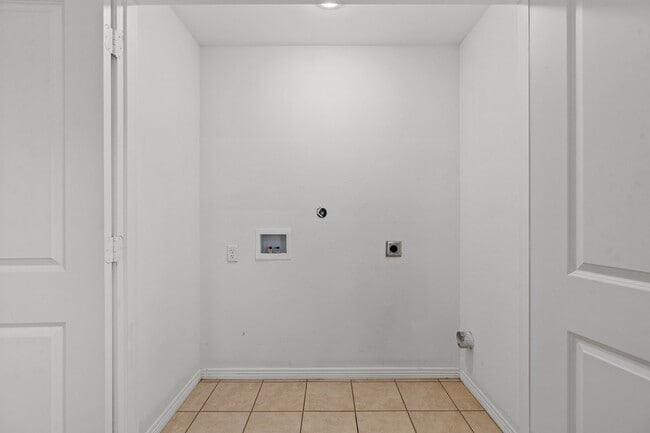 Photo - 139 S Bend Ct