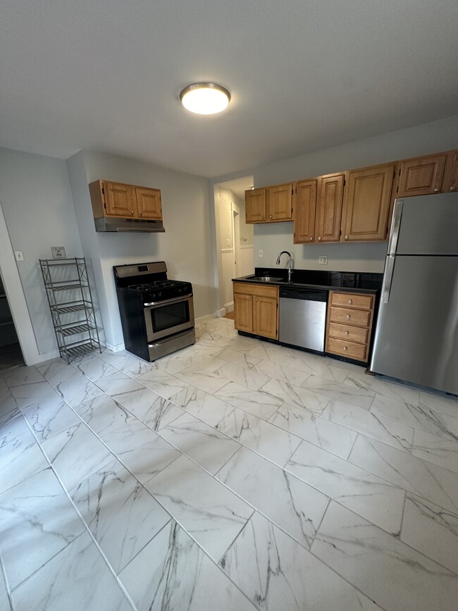 Building Photo - 861 E 1st St Unit 3 Rental