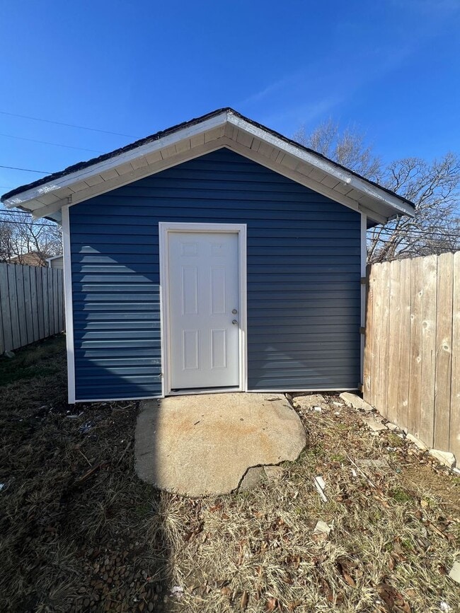 Building Photo - 3 Bed 1 Bath Springfield, MO
