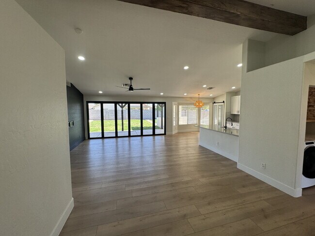 4427 E Meadow Lark Way