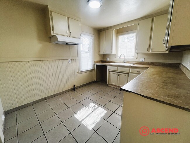 Photo - 1802 Forrest St Unit 1802 Forrest Ave