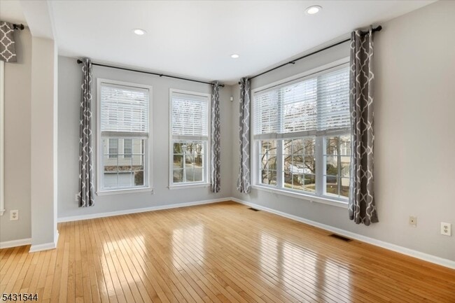 Photo - 145 Arrowgate Dr