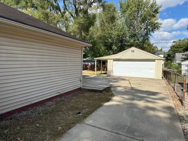 Photo - 24448 Carlysle St