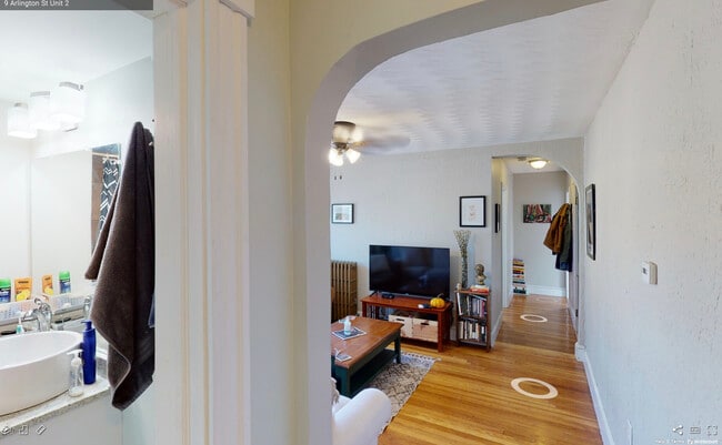 9 Arlington St Unit 2