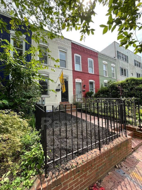 Photo - 1525 Constitution Ave NE House