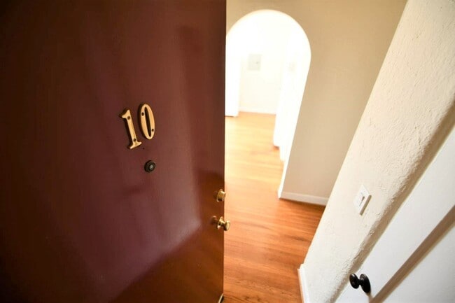 Photo - 479 Merritt Ave