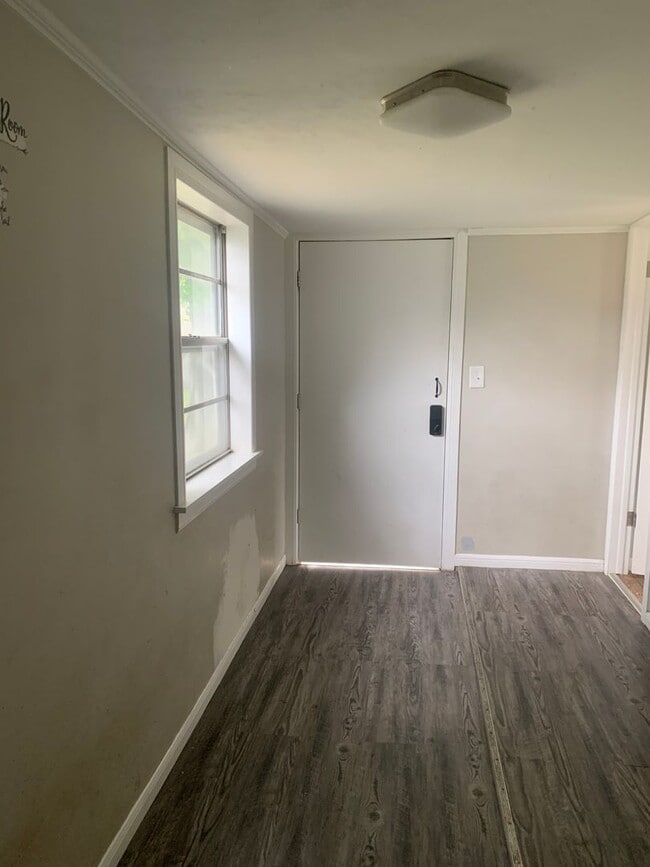 Photo - LEASETAKEOVER: NO DEPOSIT NEEDED!!!! Adorable and large 3 bedroom house with screen in Porch! Ap...
