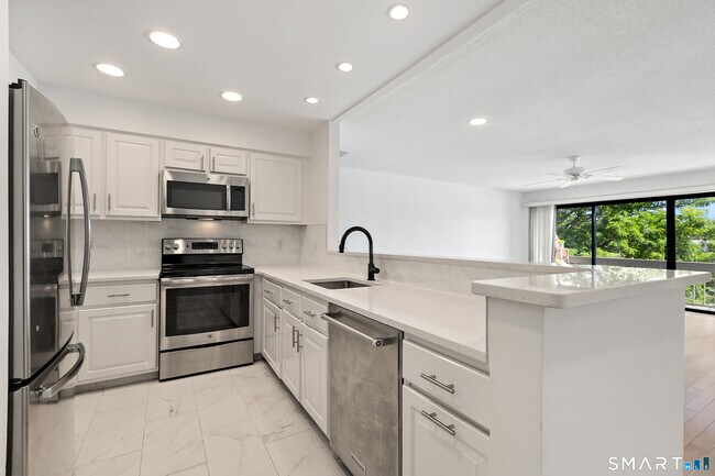 Photo - 15 River Rd Unidad 205