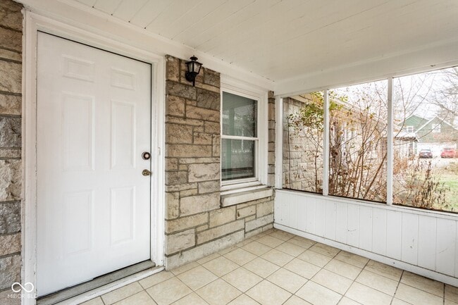 Photo - 6147 Broadway St