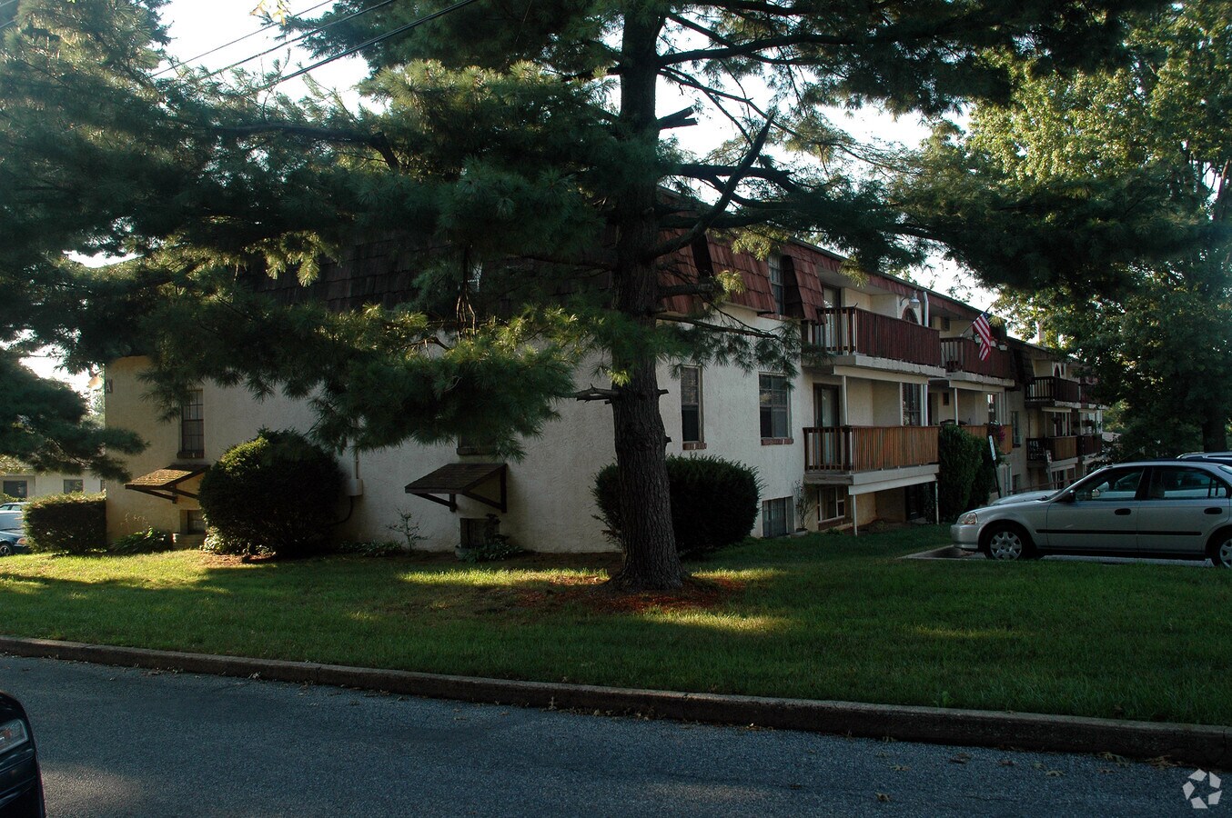 Juniper Hill Apartments - Juniper Hill Apartments