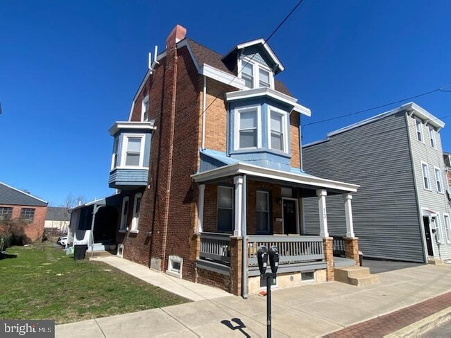 Photo - 13 W 4th St House