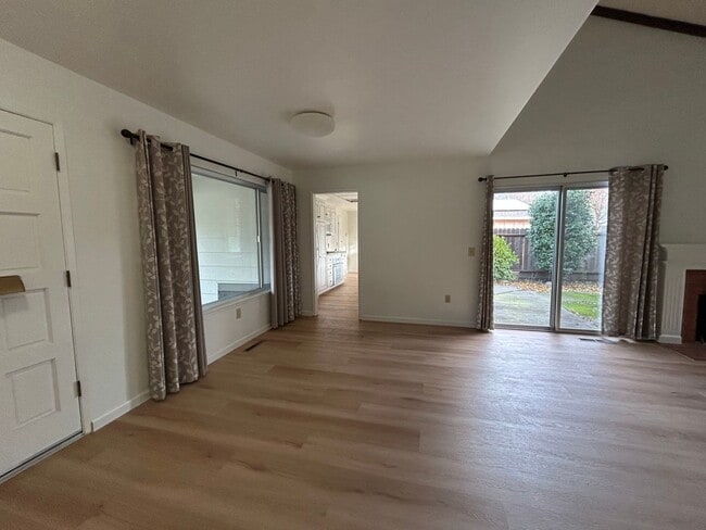 Photo - 22 Meadowgreen Cir