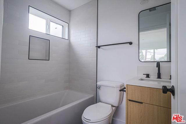 Photo - 11810 Gilmore St