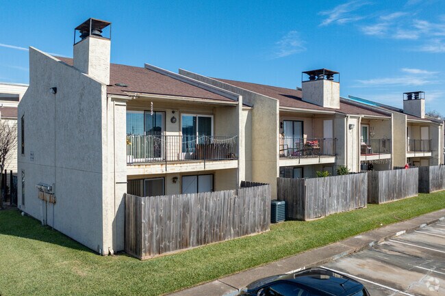 10075 Westpark Dr - Sunstream Villas