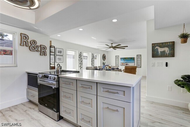 10842 Vanderbilt Dr