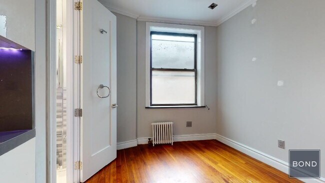 Photo - 326 E 35th St Apartment Unit 61