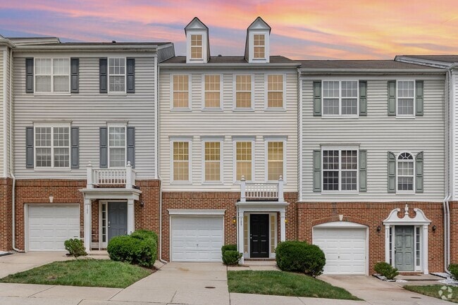 Building Photo - Spacious Townhome in Vibrant Breckenridge ...