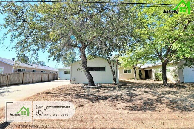 Photo - 2176 Oxford Rd