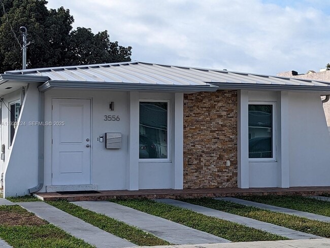 Building Photo - 3554 SW 13th Terrace Unit 3554