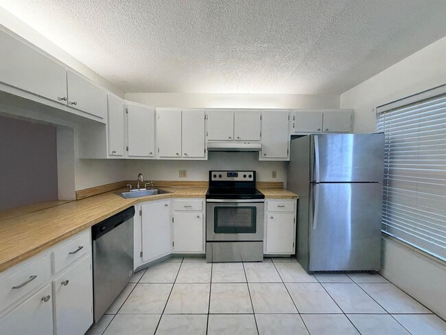 Photo - 5112 Society Pl W